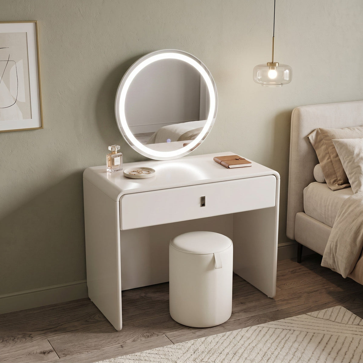 Maximize Your Compact Bedroom with Stylish Vanity Desks